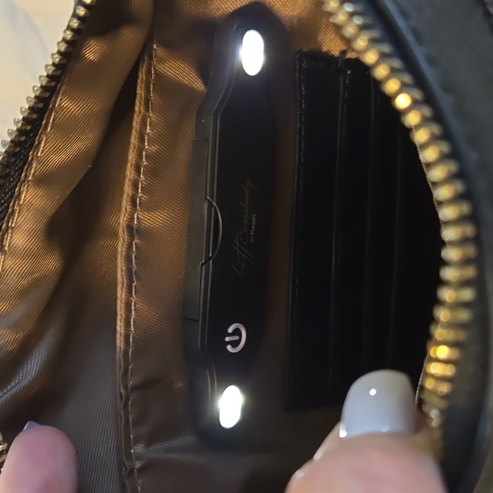 Inside Light Purse! - Picture 4 of 5